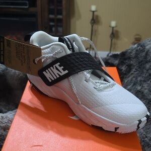 Nike Team Hustle Boys Youth Size 5